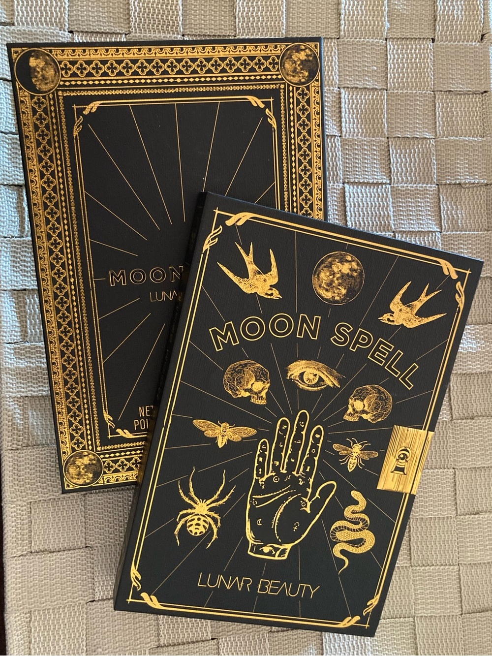 LUNAR BEAUTY 'Moon Spell' Eyeshadow Palette - 15 shades - NEVER USED/SWATCHED